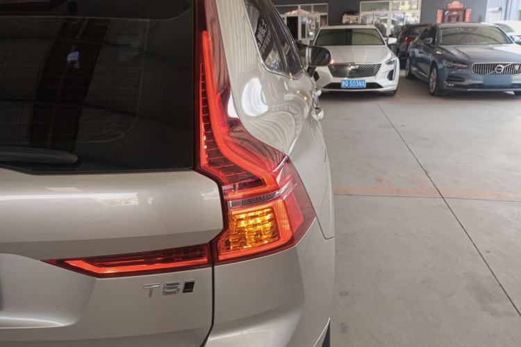 Used Volvo XC60 2019 T5 4x4 Smart Edition China VI Standard Right Rear Taillight