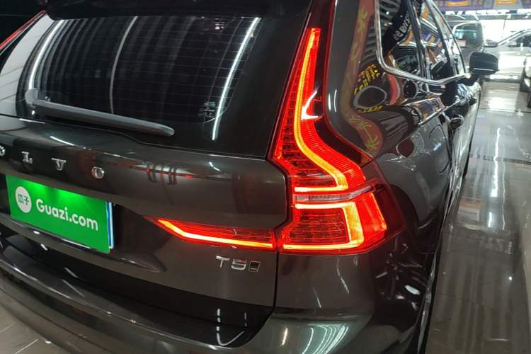 Used Volvo XC60 2019 T5 4x4 Smart Edition China VI Standard Right Rear Taillight