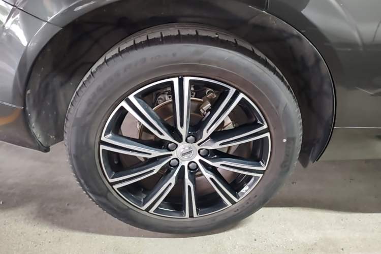 Used Volvo XC60 2019 T5 4x4 Zhiya Luxury Edition China VI Standard Right Rear Wheel Hub