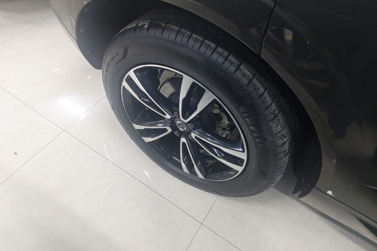 Used Volvo XC60 2019 T5 4x4 Smart Edition China V Standard Right Rear Wheel Hub