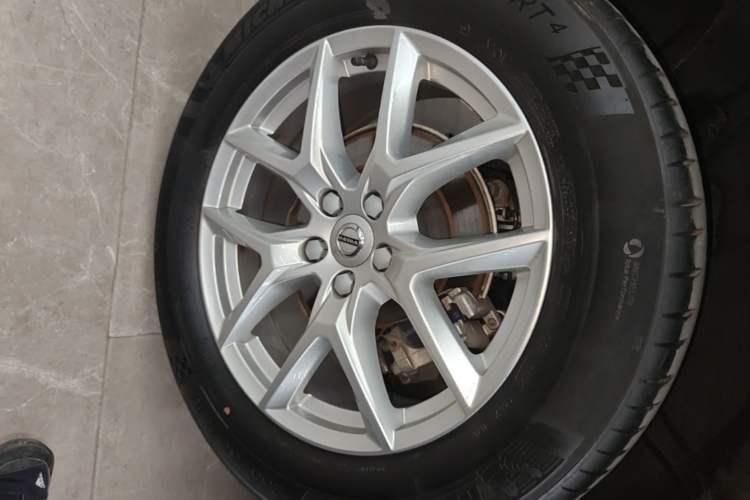 Used Volvo XC60 2019 T5 4x4 Smart Edition China V Standard Right Rear Wheel Hub