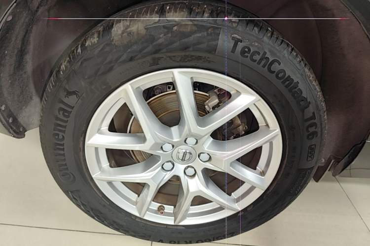 Used Volvo XC60 2019 T5 4x4 Smart Edition China VI Standard Right Rear Wheel Hub