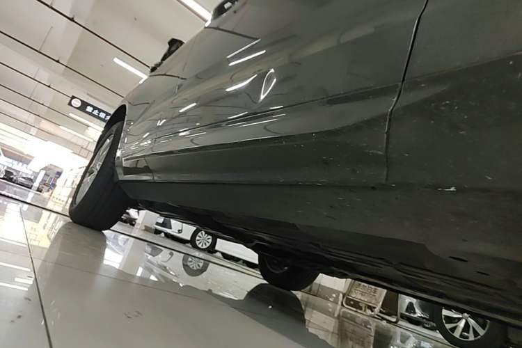 Used Volvo XC60 2019 T5 4x4 Smart Edition China VI Standard Right Side Sill