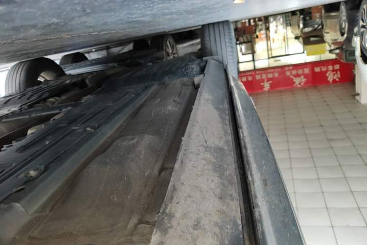 Used Volvo XC60 2019 T5 4x4 Smart Edition China V Standard Right Side Sill