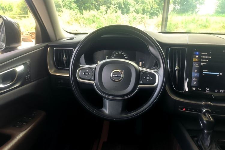 Used Volvo XC60 2019 T5 4x4 Smart Edition China VI Standard Steering Wheel