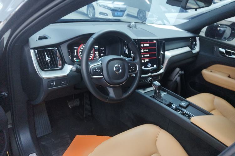 Used Volvo XC60 2019 T5 4x4 Smart Edition China VI Standard Steering Wheel