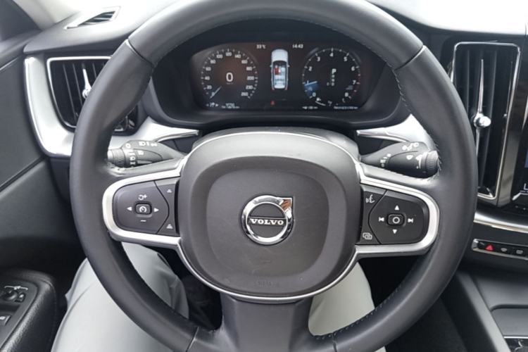 Used Volvo XC60 2019 T5 4x4 Smart Edition China V Standard Steering Wheel