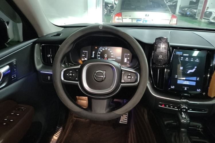 Used Volvo XC60 2019 T5 4x4 Smart Edition China VI Standard Steering Wheel