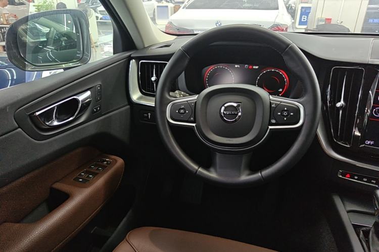 Used Volvo XC60 2019 T5 4x4 Smart Edition China V Standard Steering Wheel