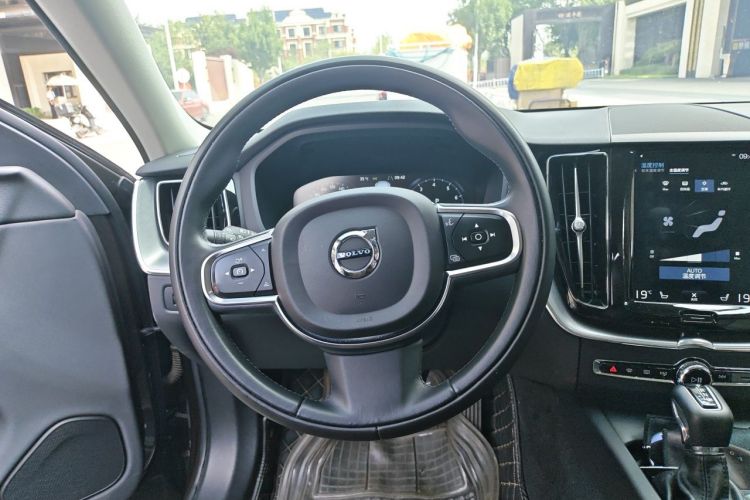 Used Volvo XC60 2019 T5 4x4 Zhiyuan Edition China VI Standard Steering Wheel