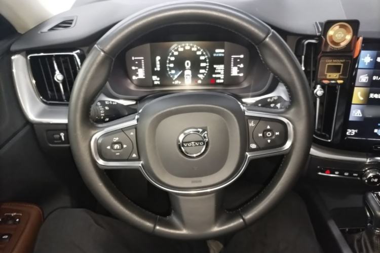 Used Volvo XC60 2019 T5 4x4 Smart Edition China VI Standard Steering Wheel