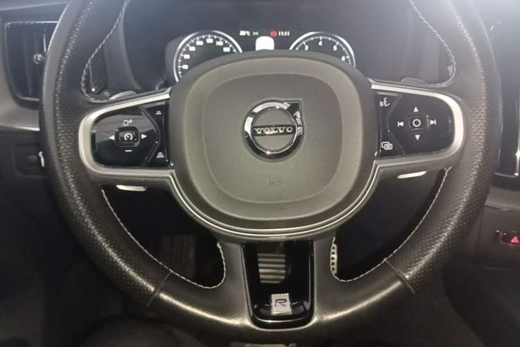 Used Volvo XC60 2019 T5 4x4 Zhiyuan Sport Edition China V Standard Steering Wheel