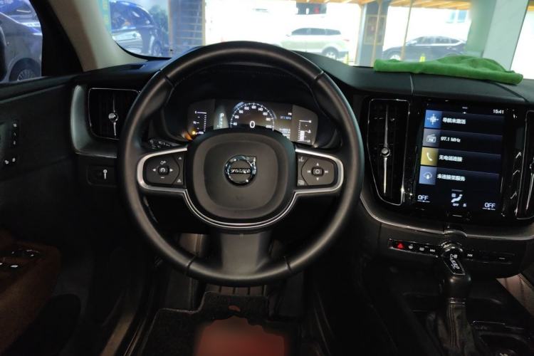 Used Volvo XC60 2019 T5 4x4 Smart Edition China V Standard Steering Wheel