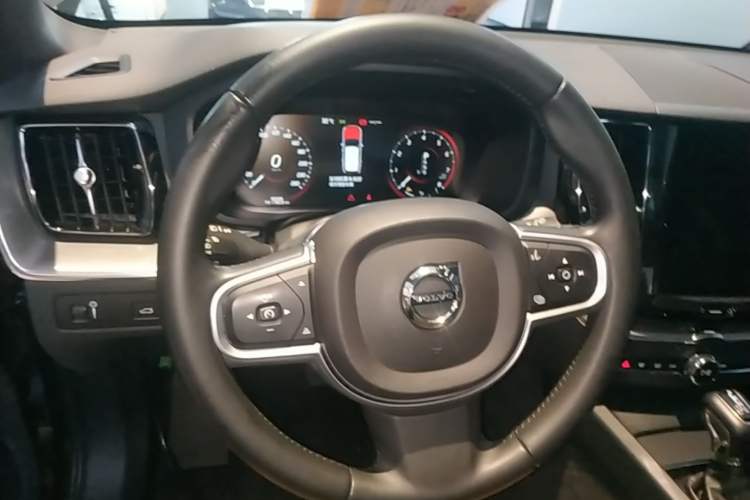 Used Volvo XC60 2019 T5 4x4 Smart Edition China V Standard Steering Wheel