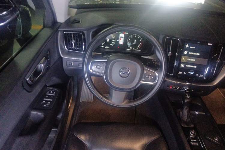 Used Volvo XC60 2019 T5 4x4 Smart Edition China V Standard Steering Wheel
