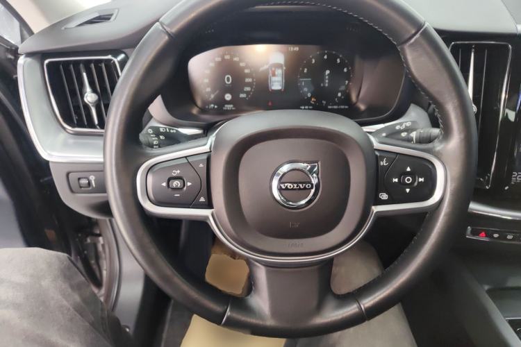 Used Volvo XC60 2019 T5 4x4 Smart Edition China V Standard Steering Wheel