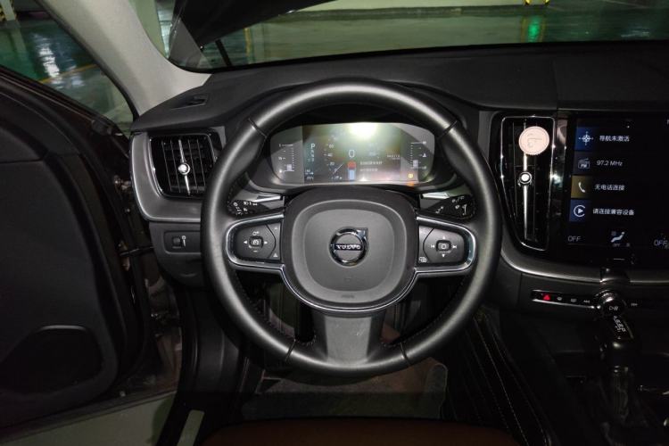 Used Volvo XC60 2019 T5 4x4 Smart Edition China VI Standard Steering Wheel