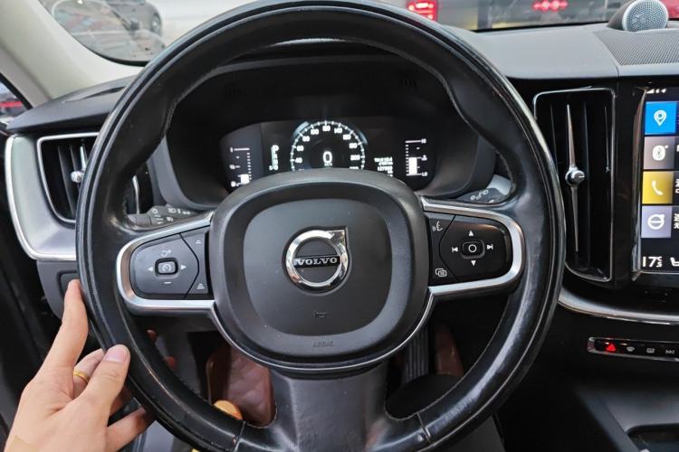 Used Volvo XC60 2019 T5 4x4 Smart Edition China VI Standard Steering Wheel