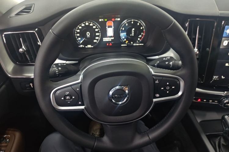Used Volvo XC60 2019 T5 4x4 Smart Edition China V Standard Steering Wheel