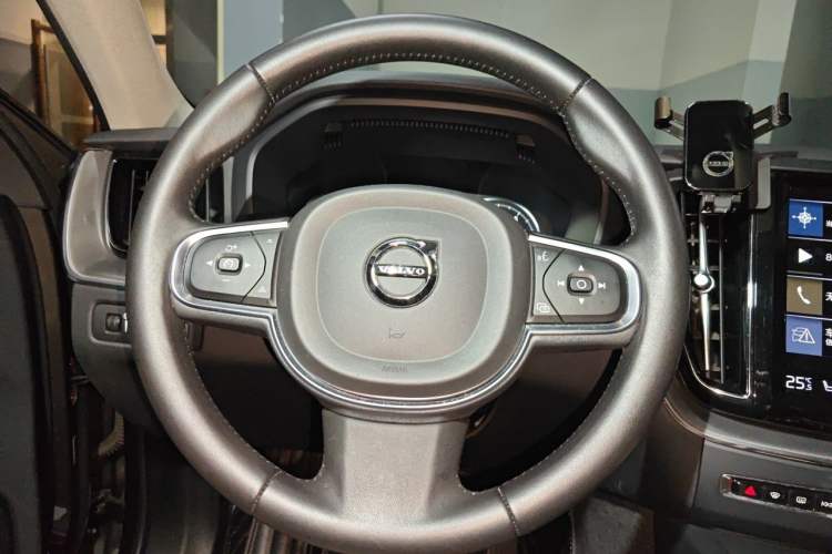 Used Volvo XC60 2019 T5 4x4 Smart Edition China V Standard Steering Wheel