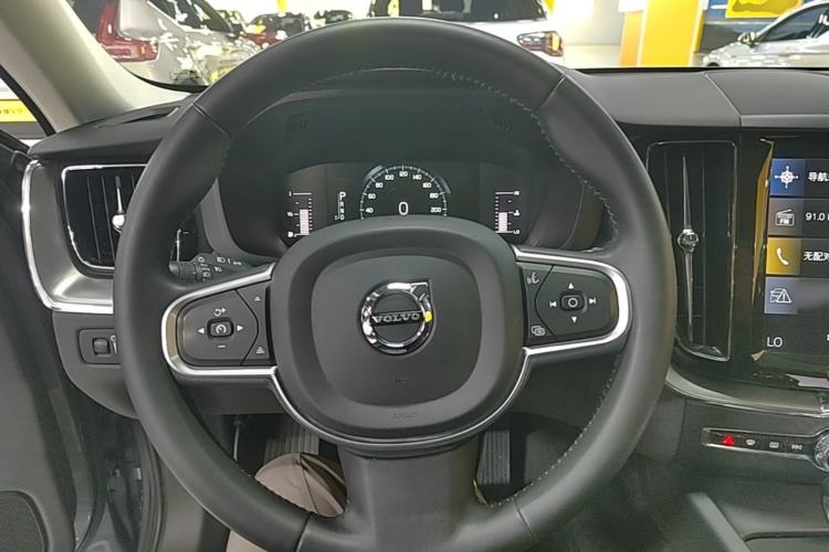 Used Volvo XC60 2019 T4 Zhiyi Edition China V Standard Steering Wheel