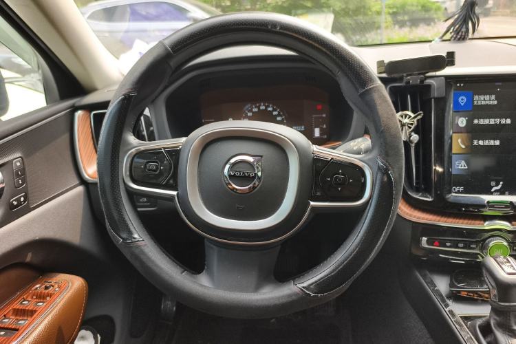 Used Volvo XC60 2019 T5 4x4 Smart Edition China VI Standard Steering Wheel