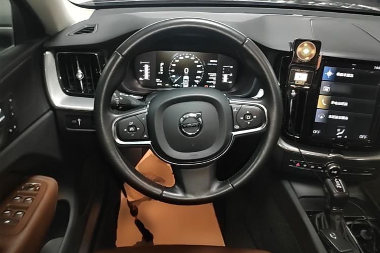 Used Volvo XC60 2019 T5 4x4 Smart Edition China VI Standard Steering Wheel