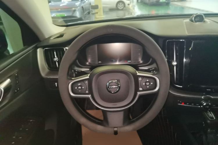 Used Volvo XC60 2019 T5 4x4 Smart Edition China V Standard Steering Wheel