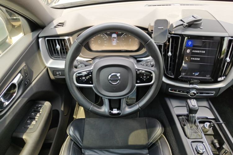 Used Volvo XC60 2019 T5 4x4 Zhiyuan Sport Edition China V Standard Steering Wheel