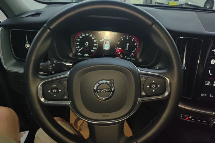 Used Volvo XC60 2019 T5 4x4 Zhiyuan Edition China VI Standard Steering Wheel