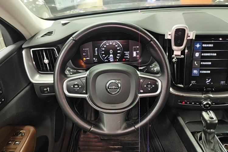 Used Volvo XC60 2019 T5 4x4 Smart Edition China VI Standard Steering Wheel
