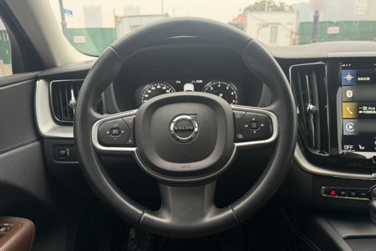 Used Volvo XC60 2019 T5 4x4 Smart Edition China V Standard Steering Wheel