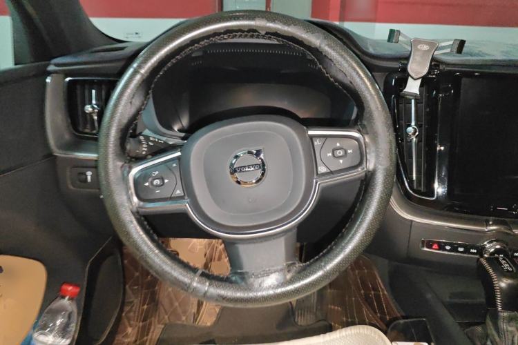 Used Volvo XC60 2019 T5 4x4 Smart Edition China V Standard Steering Wheel