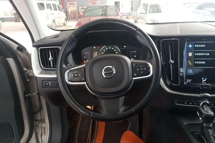 Used Volvo XC60 2019 T5 4x4 Smart Edition China VI Standard Steering Wheel