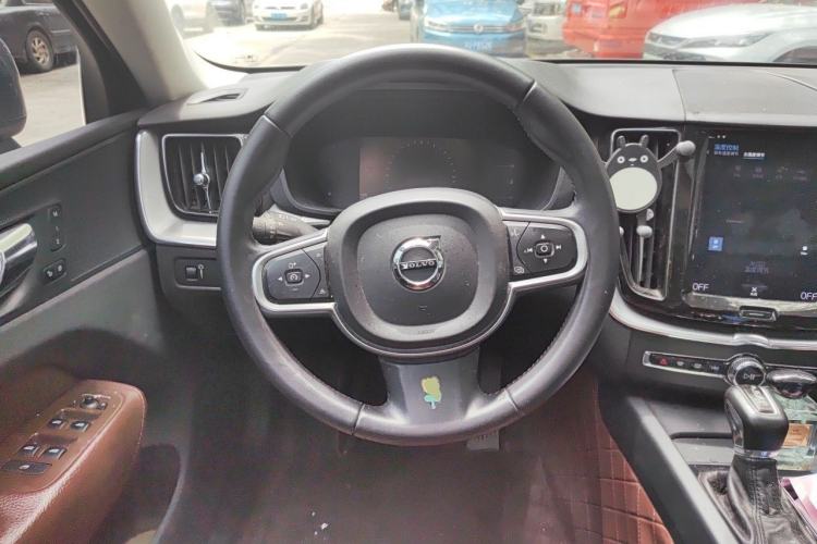 Used Volvo XC60 2019 T5 4x4 Smart Edition China V Standard Steering Wheel