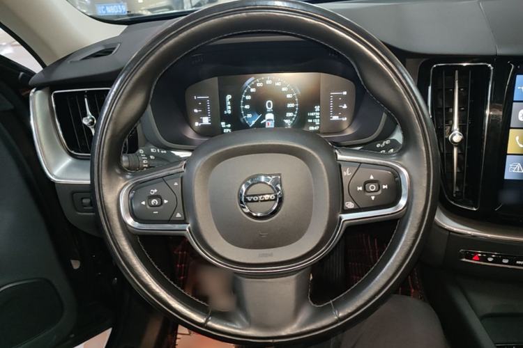 Used Volvo XC60 2019 T5 4x4 Smart Edition China VI Standard Steering Wheel