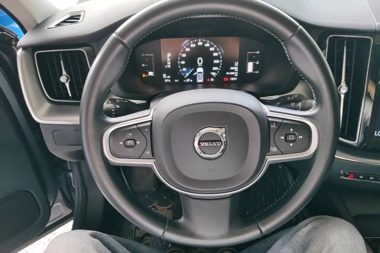 Used Volvo XC60 2019 T5 4x4 Smart Edition China V Standard Steering Wheel