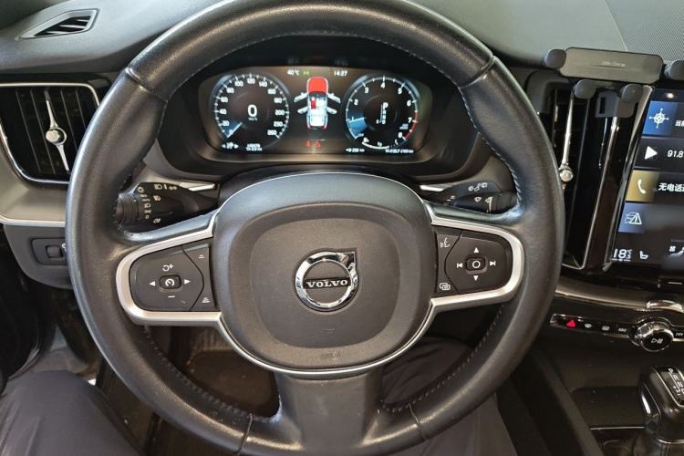Used Volvo XC60 2019 T5 4x4 Smart Edition China V Standard Steering Wheel