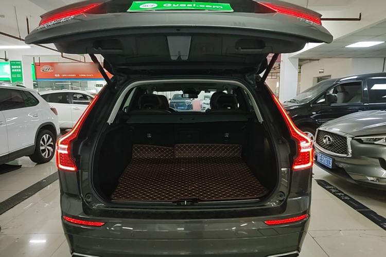 Used Volvo XC60 2019 T5 4x4 Smart Edition China VI Standard Trunk