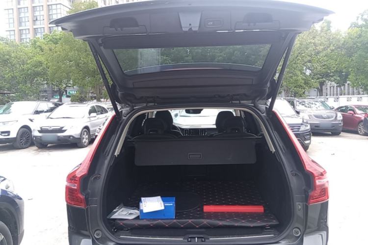 Used Volvo XC60 2019 T5 4x4 Smart Edition China V Standard Trunk