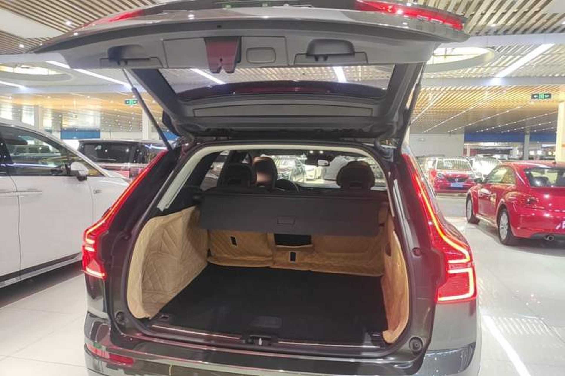 Used Volvo XC60 2019 T5 4x4 Smart Edition China VI Standard Trunk