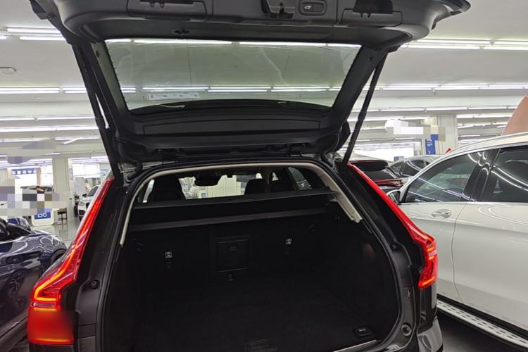 Used Volvo XC60 2019 T5 4x4 Smart Edition China V Standard Trunk