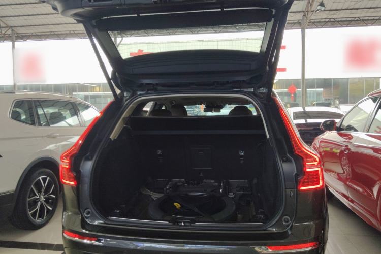 Used Volvo XC60 2019 T5 4x4 Smart Edition China VI Standard Trunk