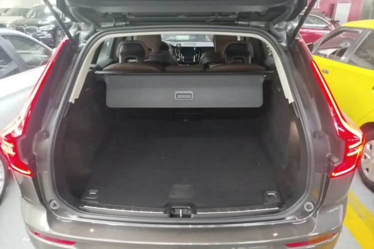 Used Volvo XC60 2019 T5 4x4 Smart Edition China VI Standard Trunk