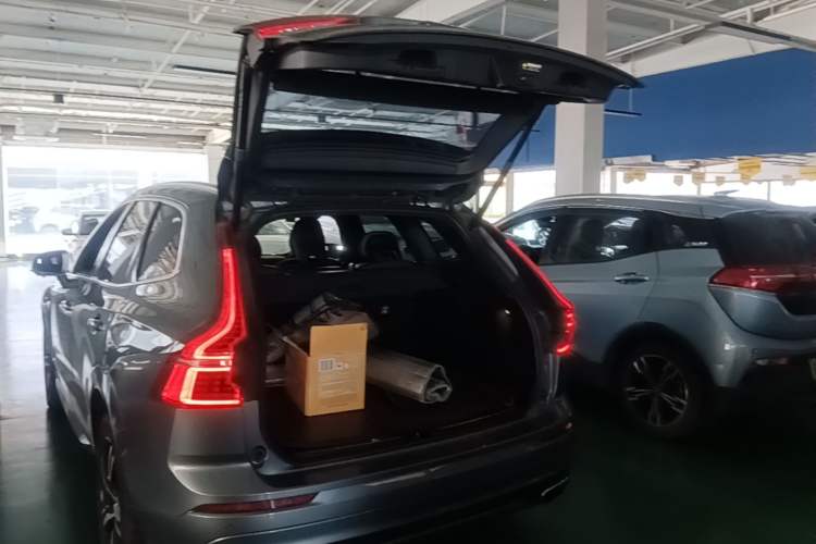 Used Volvo XC60 2019 T5 4x4 Zhiyuan Sport Edition China V Standard Trunk