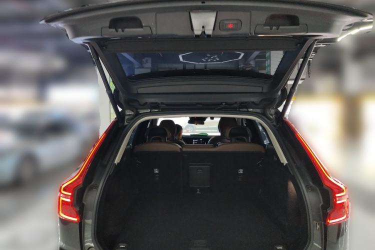 Used Volvo XC60 2019 T5 4x4 Smart Edition China V Standard Trunk