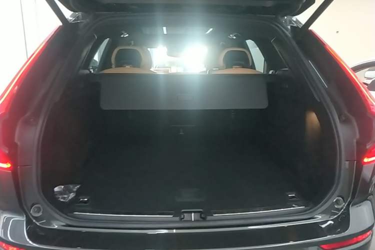 Used Volvo XC60 2019 T5 4x4 Smart Edition China V Standard Trunk