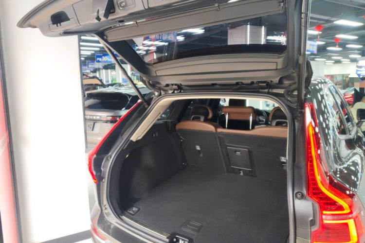Used Volvo XC60 2019 T5 4x4 Smart Edition China V Standard Trunk
