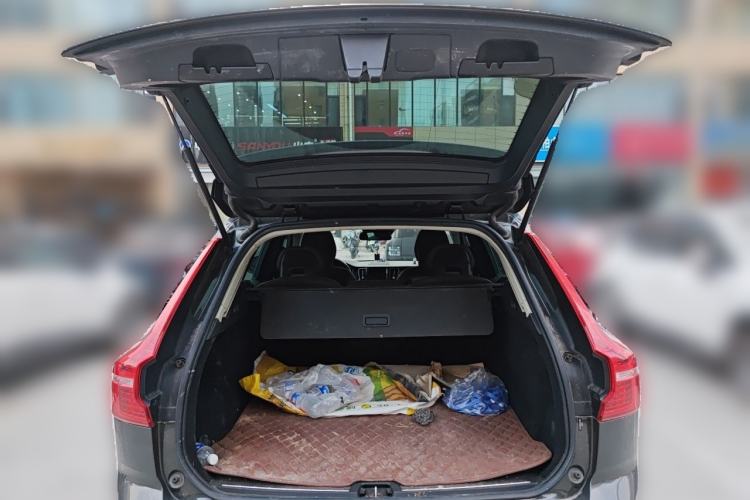 Used Volvo XC60 2019 T5 4x4 Smart Edition China VI Standard Trunk