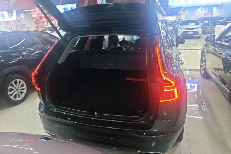 Used Volvo XC60 2019 T5 4x4 Smart Edition China V Standard Trunk